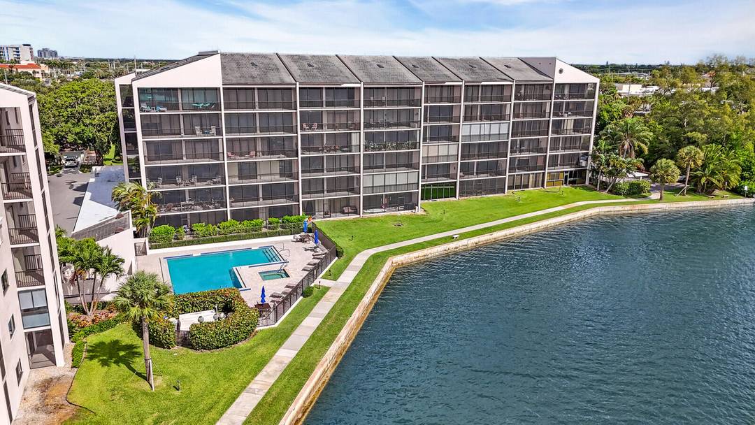 Discover Twelve Oaks North Palm Beach's hidden gem !