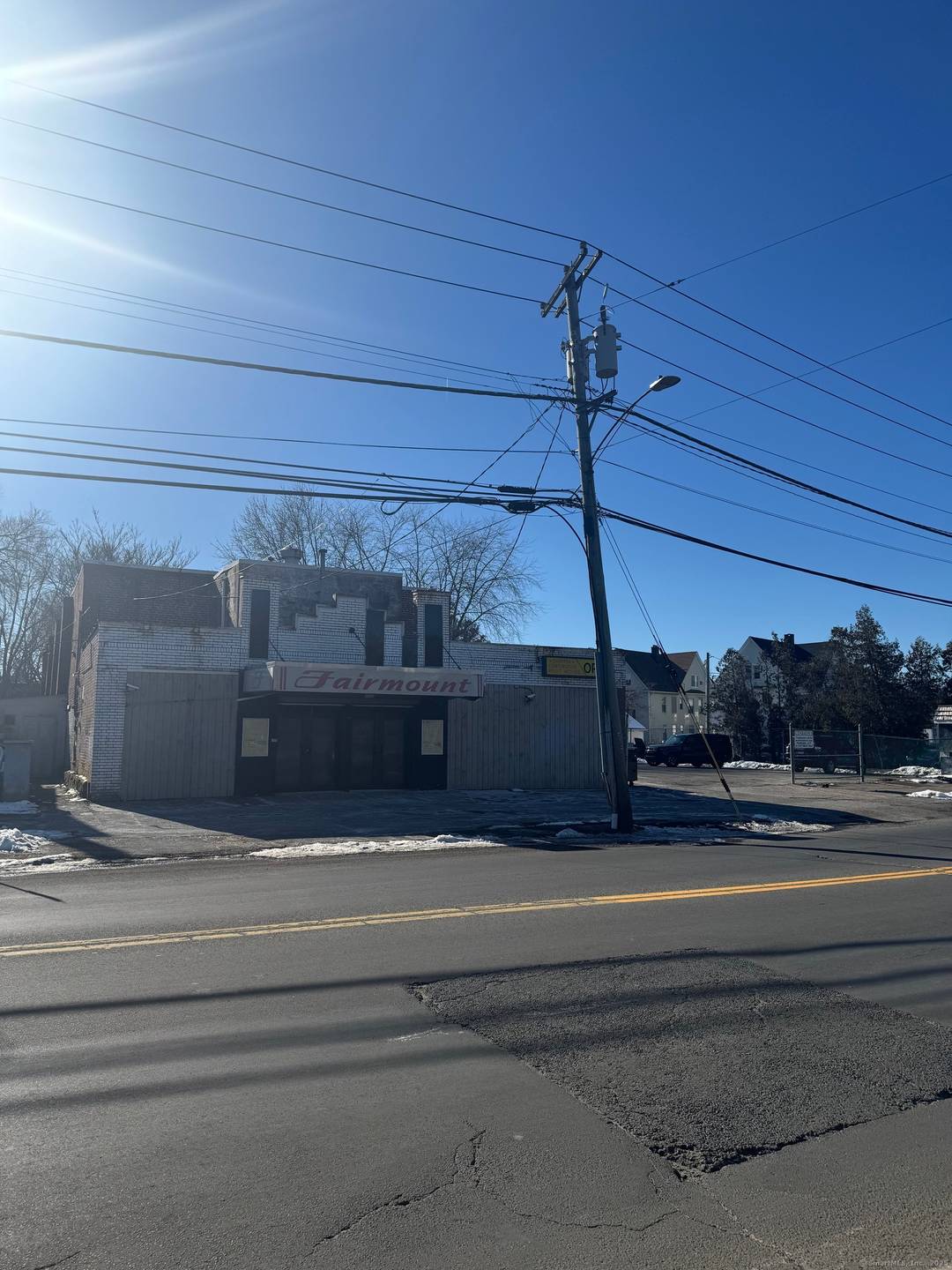 Perfectly placed for maximum exposure, it boasts seamless on off access to I 95.