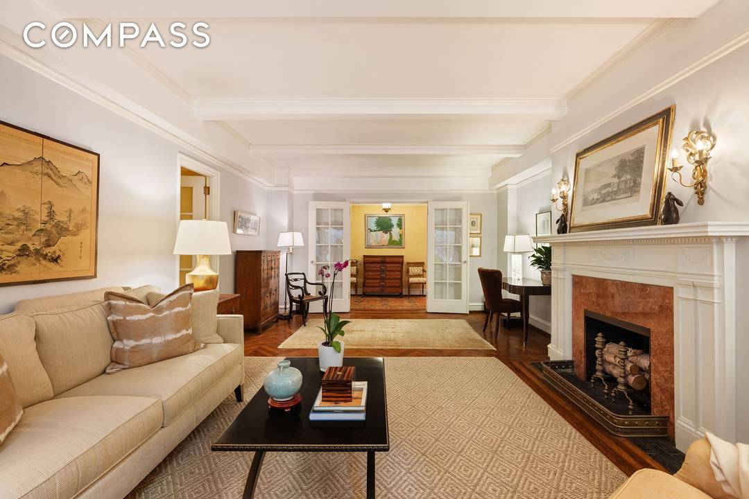 Enormous Classic 6 in Carnegie Hill Move right into this rarely available, prewar classic six room apartment offering unusually generous room proportions and a highly flexible floorplan in the heart ...