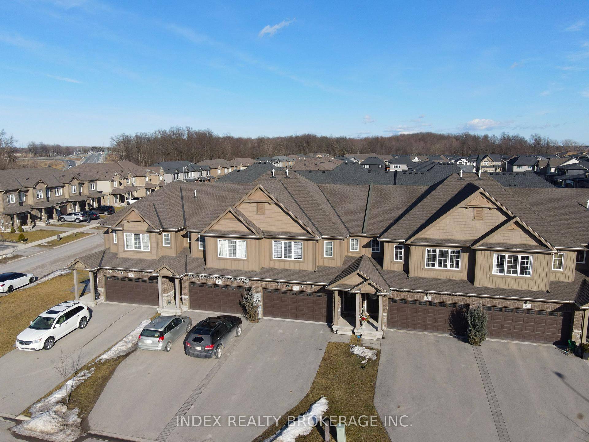 Stunning New Build 2 Storey Townhouse in Prime Thorold Location !