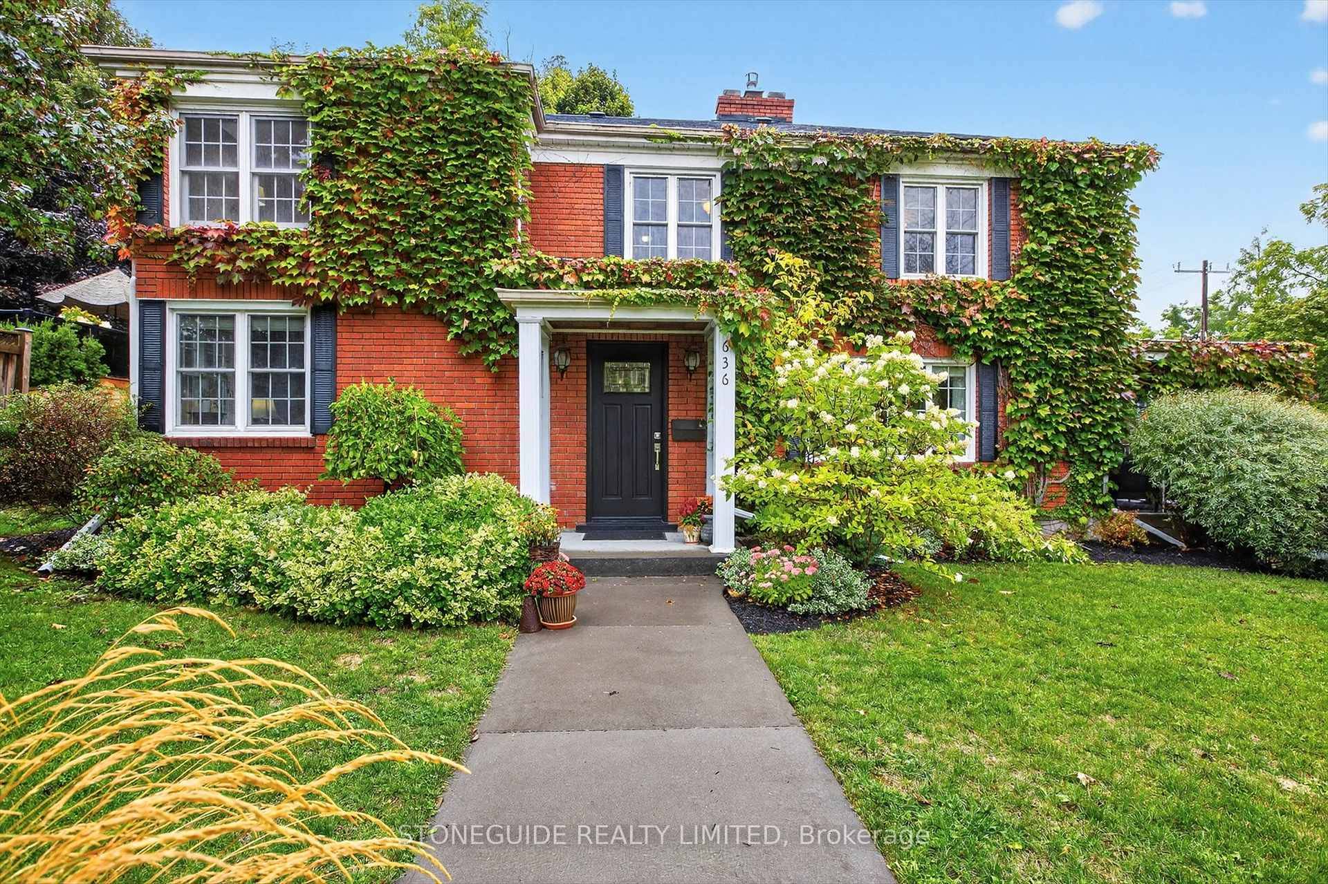 Ideally situated in the sought after Old West End, this fully updated brick 2 storey family home sits on a large, private lot.