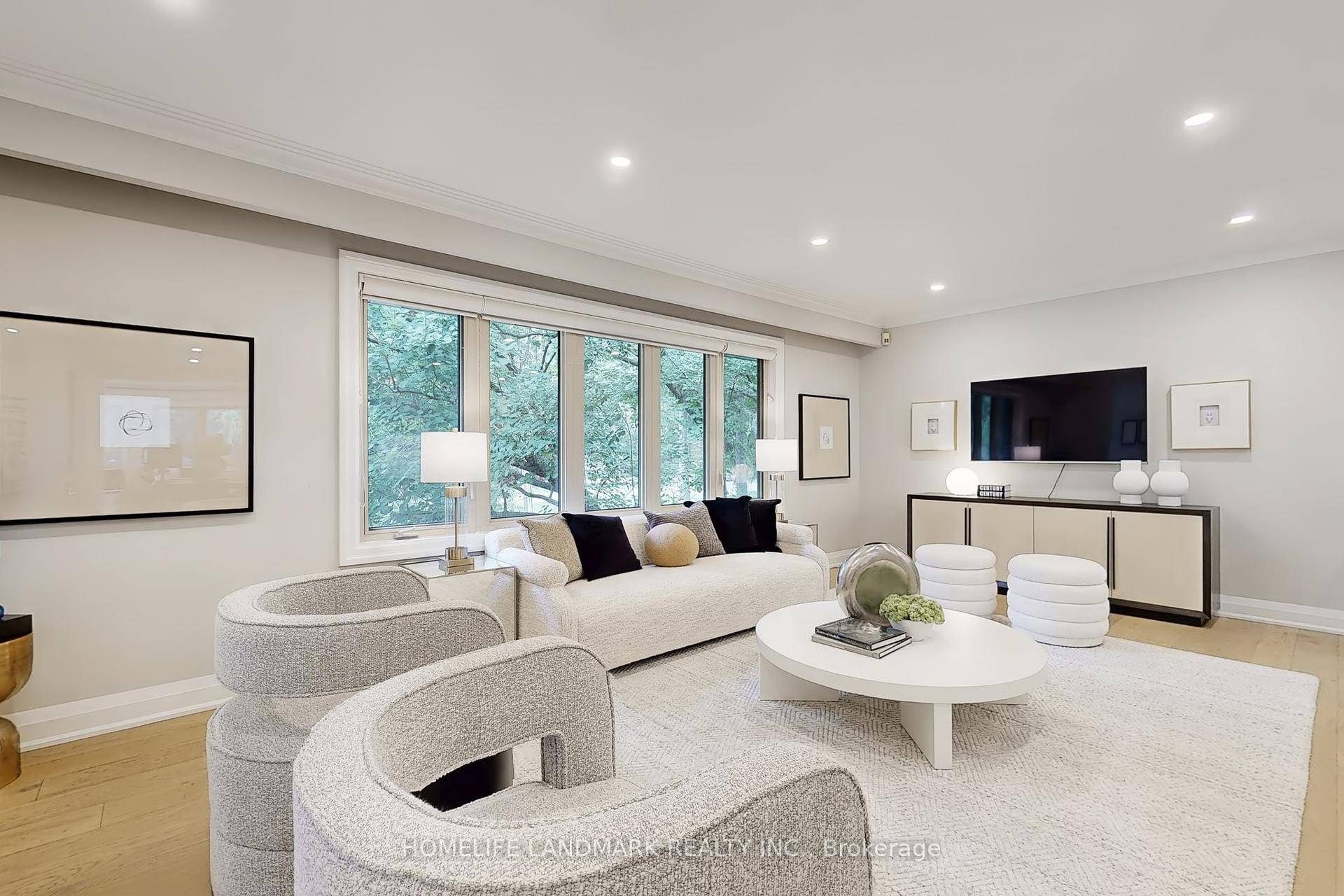 Fabulous Rental In South East Oakville Location !