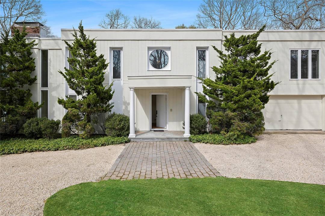 Timeless Design Meets Prime Georgica Location This elegant modern residence, a creation of renowned architect Harry Bates, exudes timeless architectural sophistication.