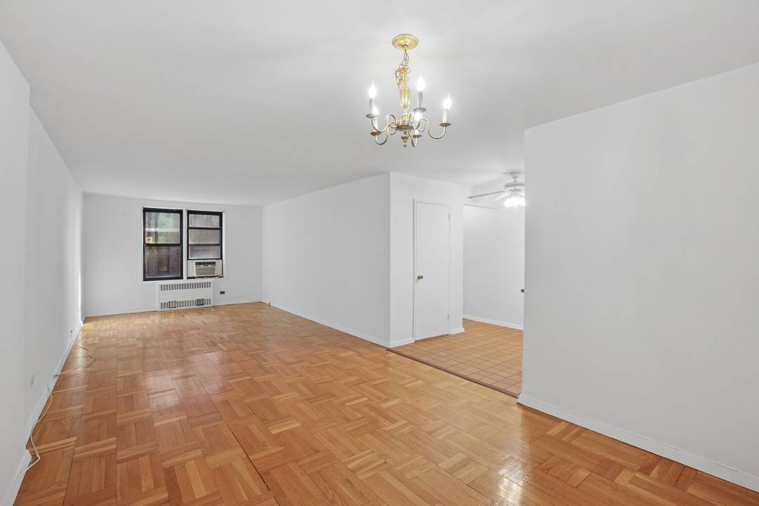 Prime Upper East Side HUGE One Bedroom Junior 4 Co op in an elevator full time doorman building !