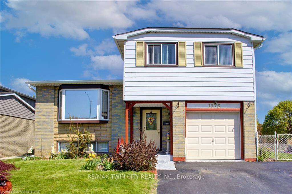 Welcome to 1275 Dunbar Rd, a well maintained 4 level side split on a spacious CONER LOT in Cambridge, proudly owned by the original owners.
