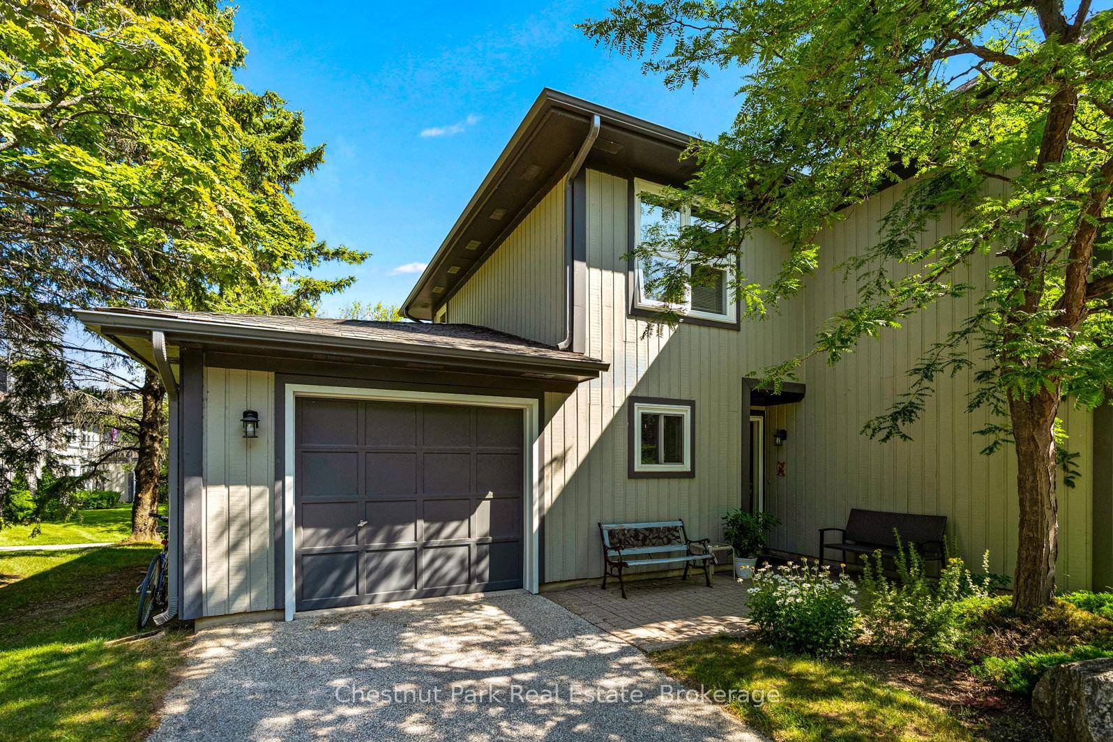 This spacious, Orchid Garden Home with an attached Garage, Updated Designer Kitchen and Baths is available this ski season offering accommodating dates, from November to April.