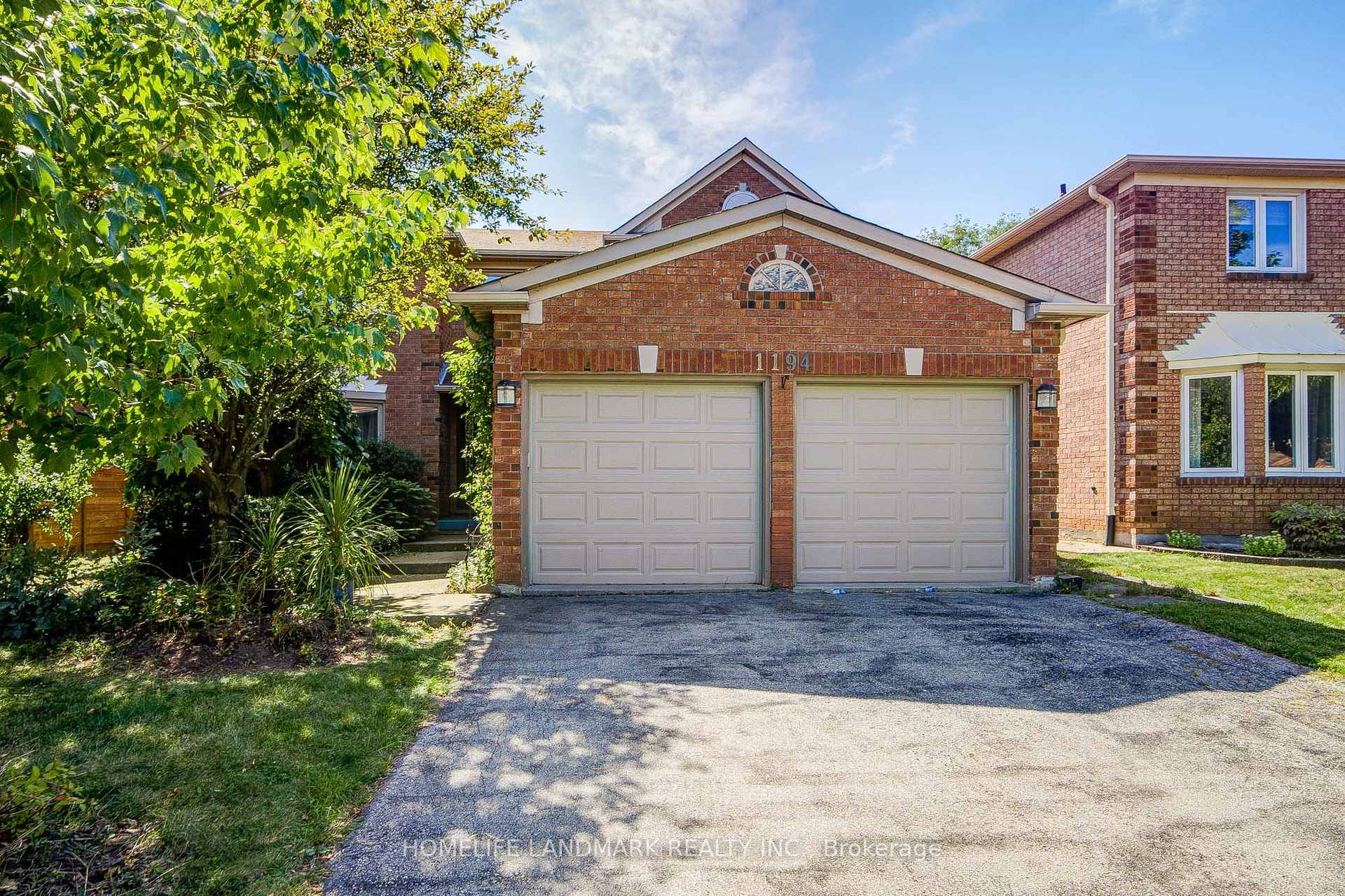 Gorgeous amp ; Over 4000SqFt Living Space, 4 Bedrooms 3 Washrooms Great Functional Layout, Boasts Tons Of Storage, Home Located In Glen Abbey.