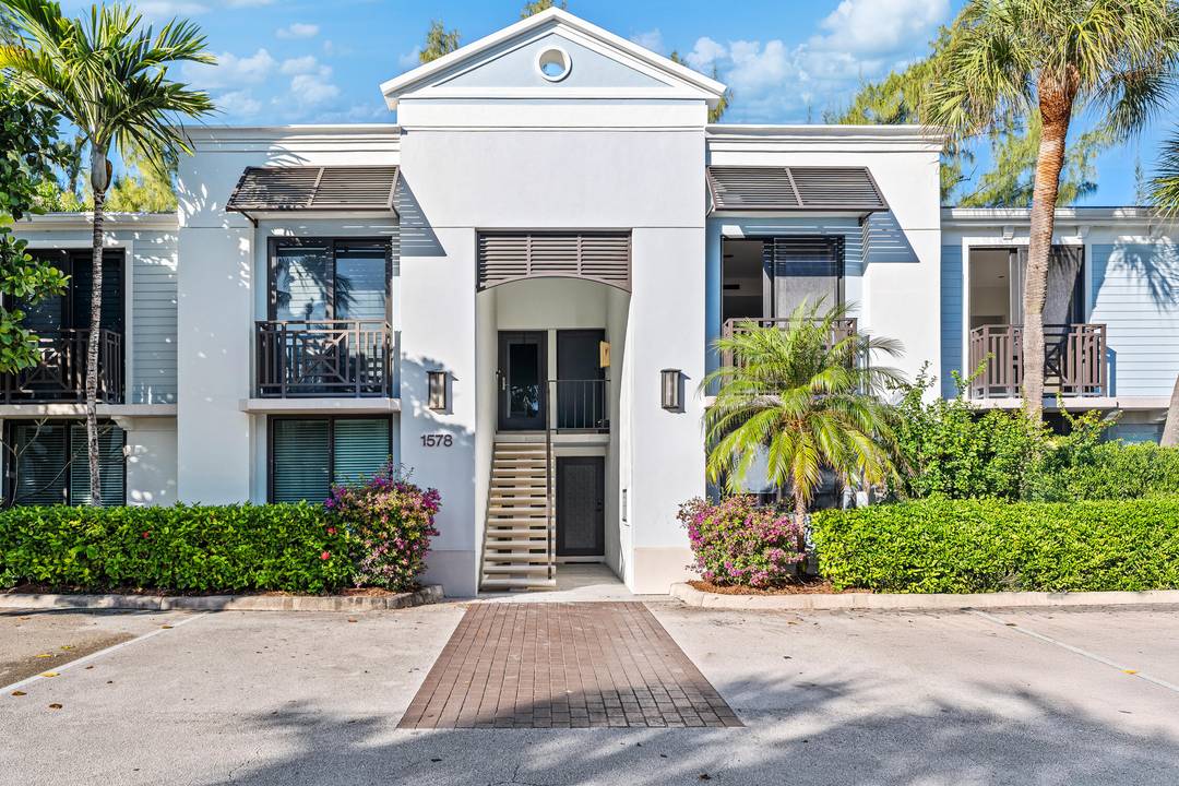 Introducing 1578 S Ocean Lane, Unit 114 a meticulously renovated coastal residence in the highly sought after Lago Mar community of Fort Lauderdale.