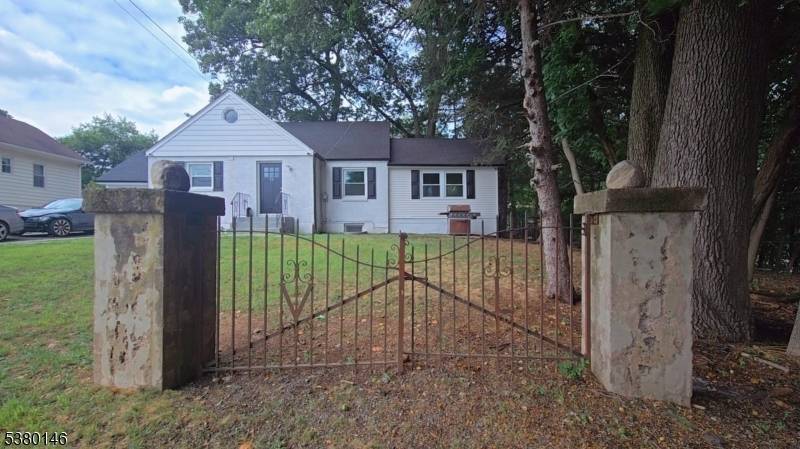 Welcome to this beautiful lake view with excellent school system, perfect for started home.