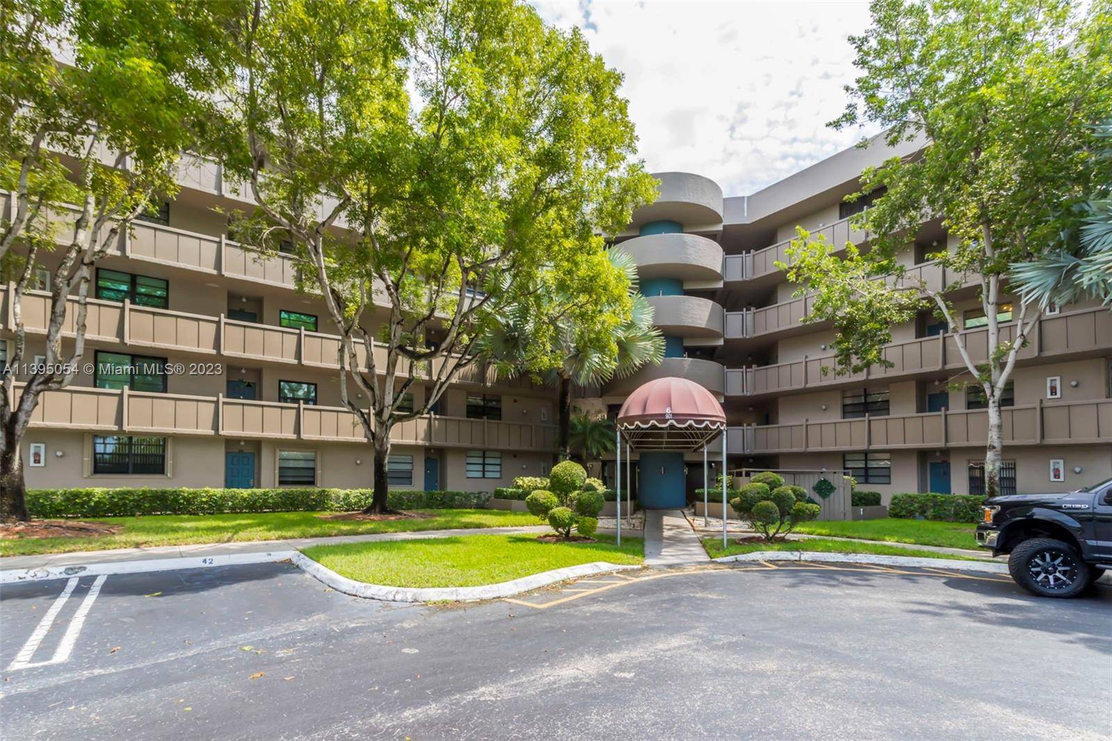 Welcome to the gated 55 Community of Colony Point.