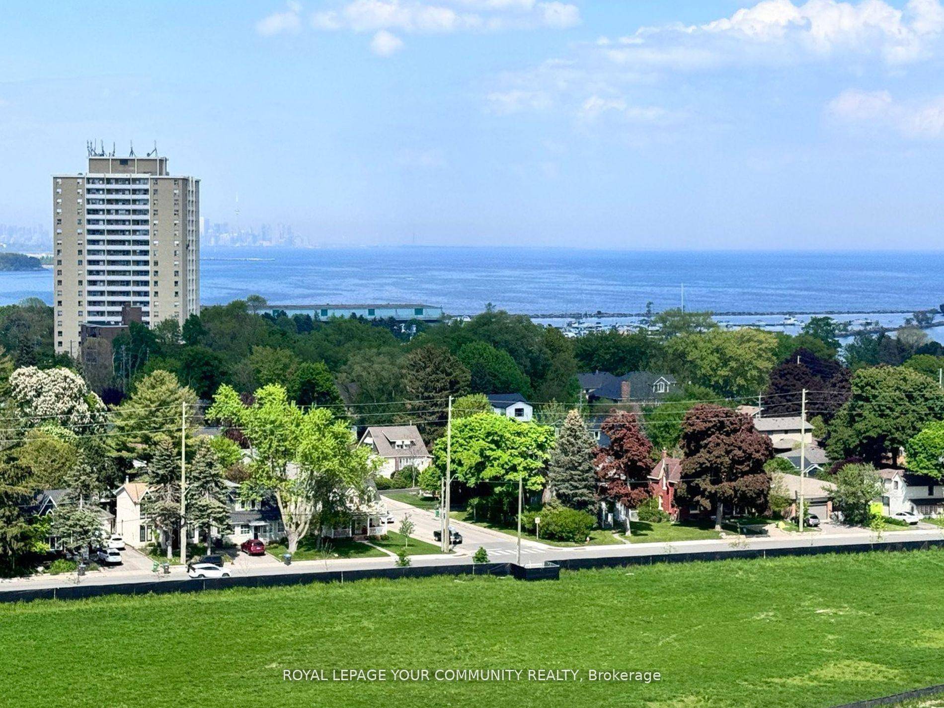 Brightwater Condo Waterfront Community Heart of Port Credit ; Newly Completed 2 bdrm Den 2 bath Suite on 11th Floor, South Unobstructed Lake View ; High End Finishes ; Kitchen ...