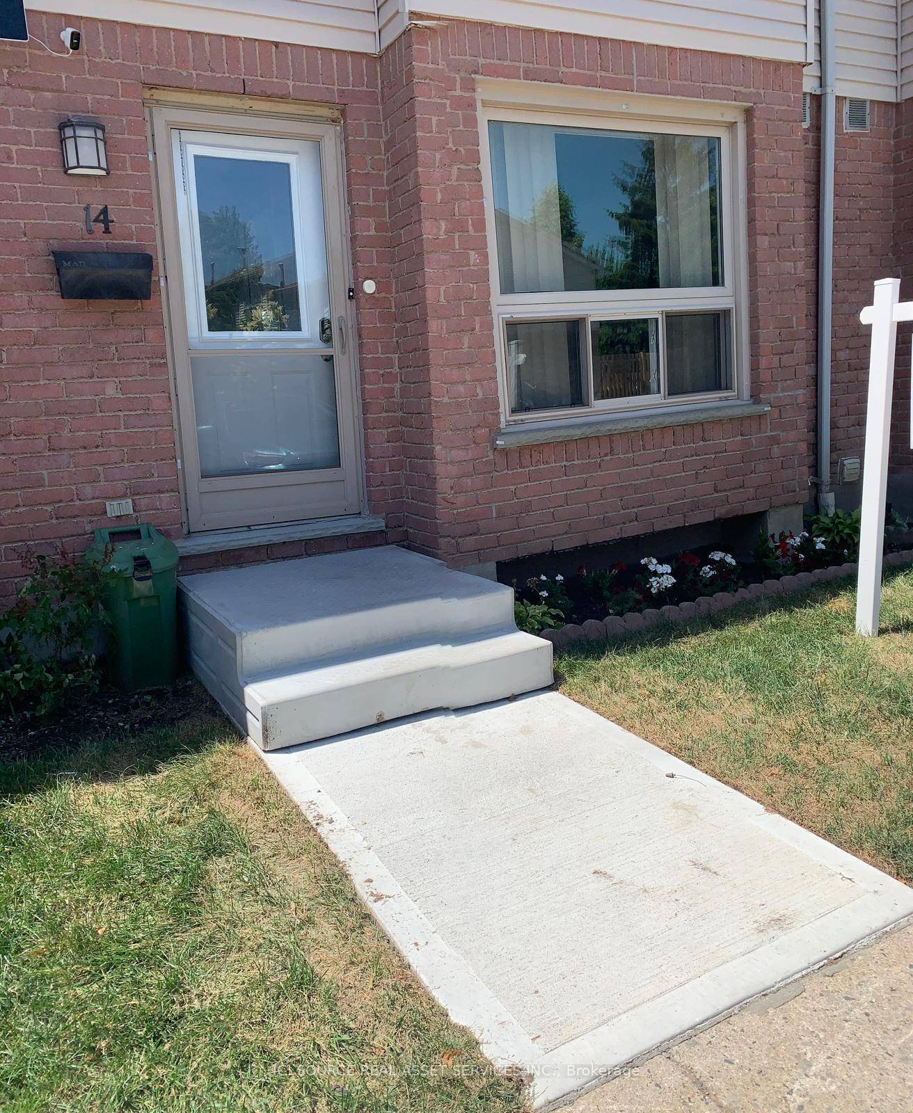 Beautifully updated 3 bedroom, 1.