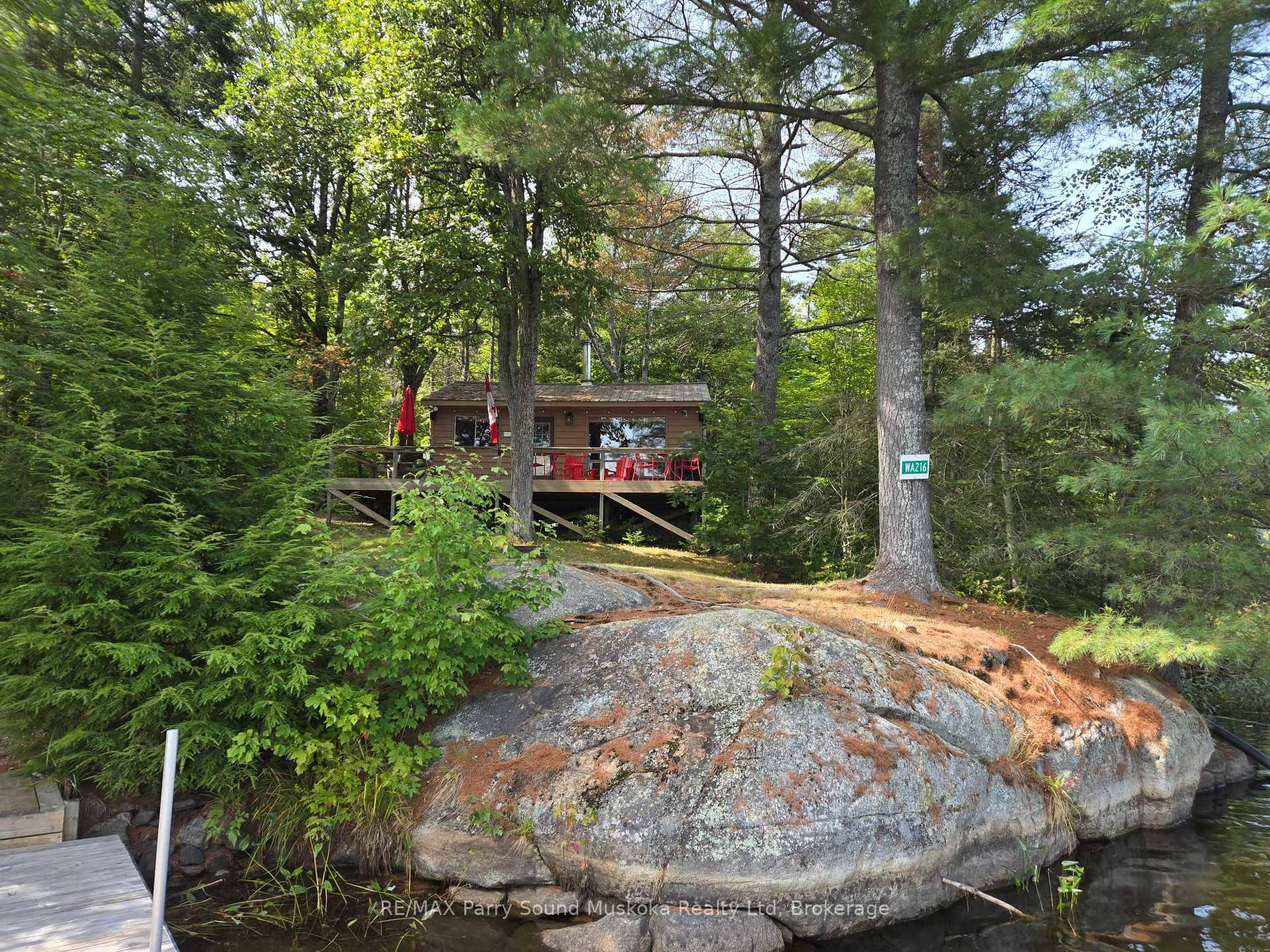 Welcome to your wilderness retreat on Lorimer Lake !