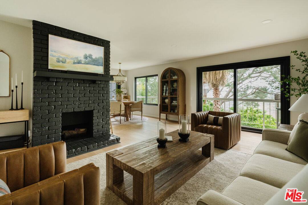 2345   Roscomare Rd 2BR Bel Air La