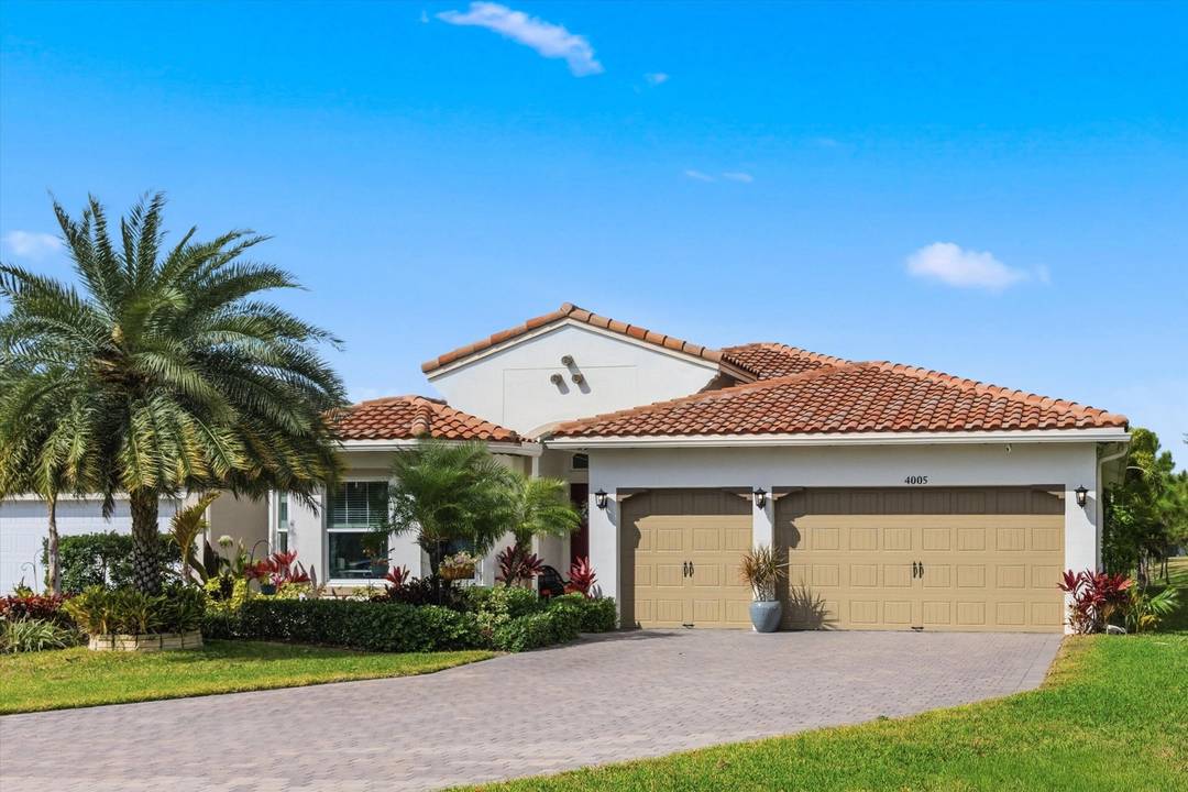Welcome to this stunning 2020 built Barbados model by Meritage Homes, located in the desirable Cypress Royale community in Wellington and just minutes from world class equestrian venues.