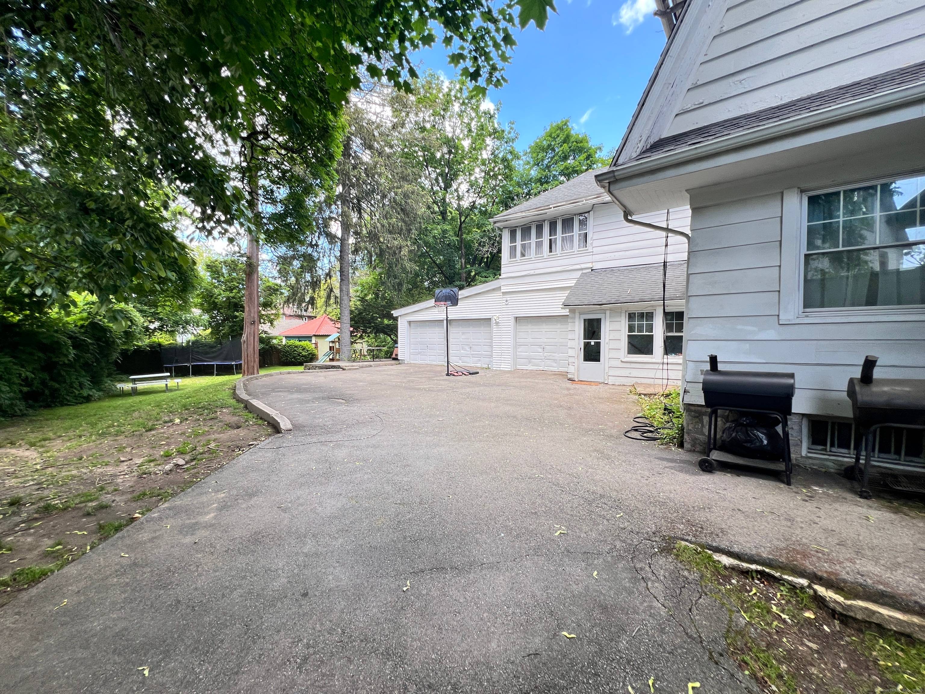Six Bedroom Center Hall Colonial with Traditional Formal Rooms, Large Bedrooms, and a Primary Suite.