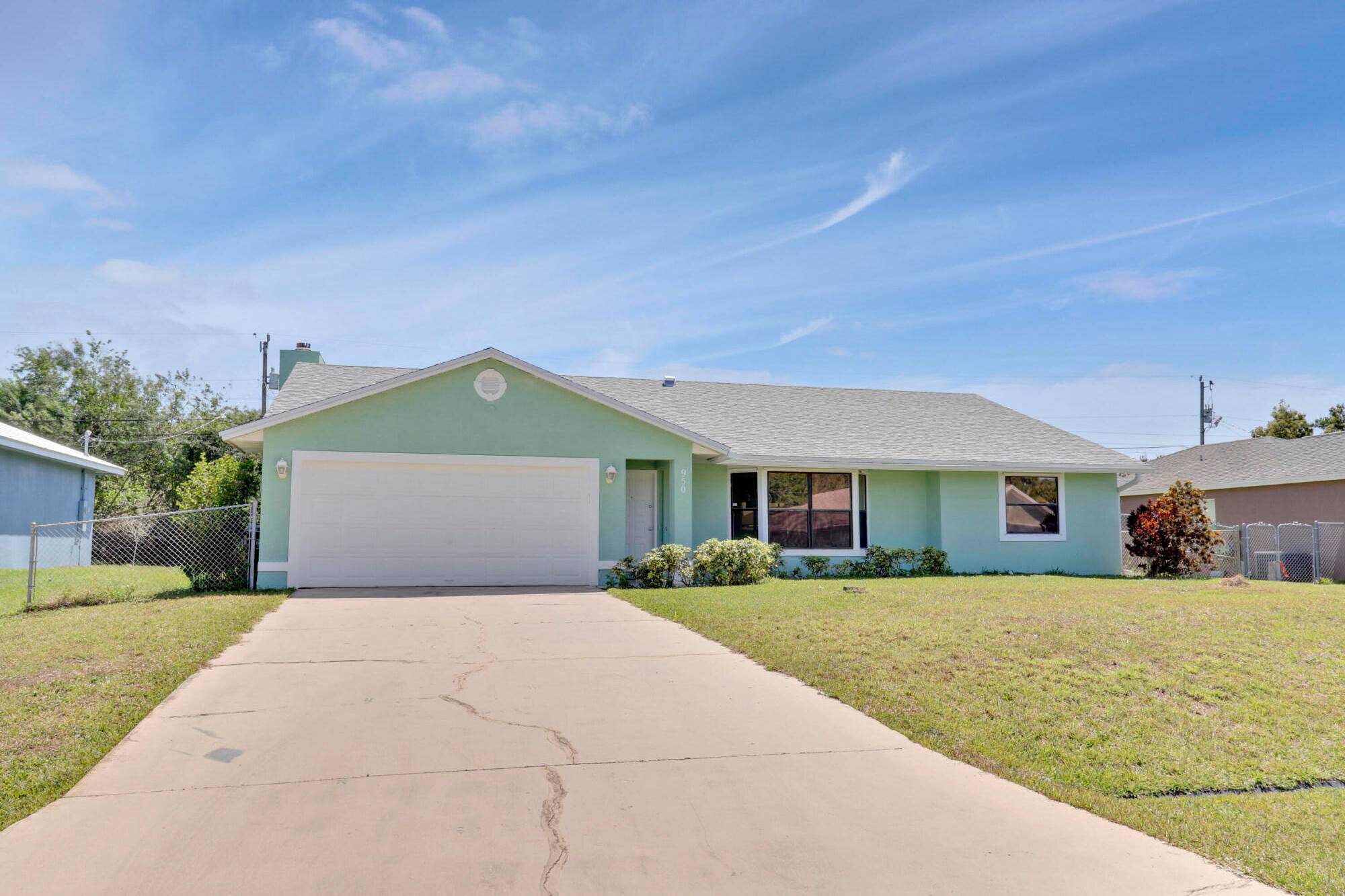 Welcome to 950 SW Jaslo Ave BRAND NEW ROOF 2025 and Exceptional Value !