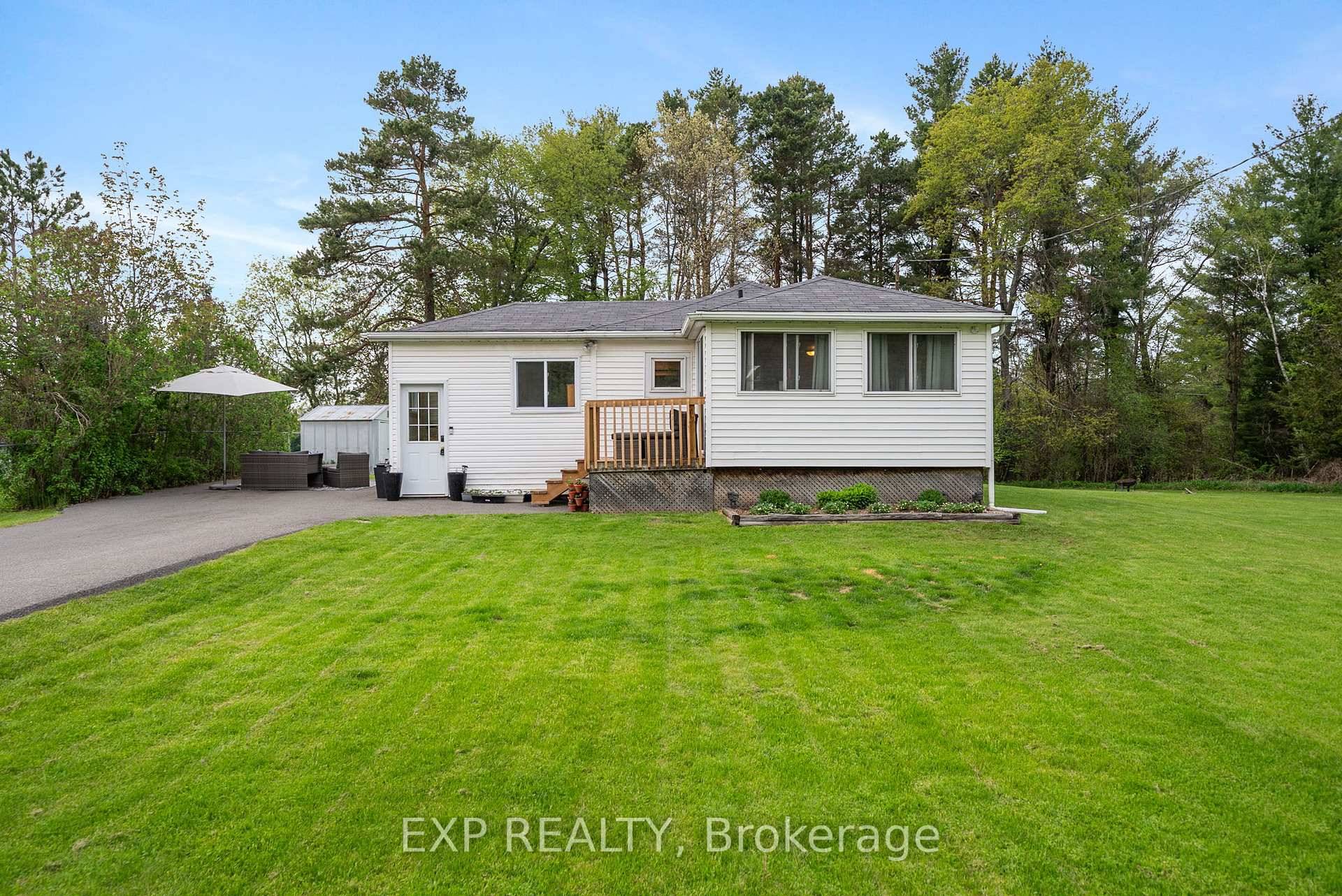 Charming 1 Bedroom Country Home Just Minutes from the 401 !