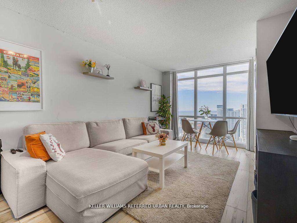 Bright and modern 1 Den suite with 626 sq ft of well designed living space.