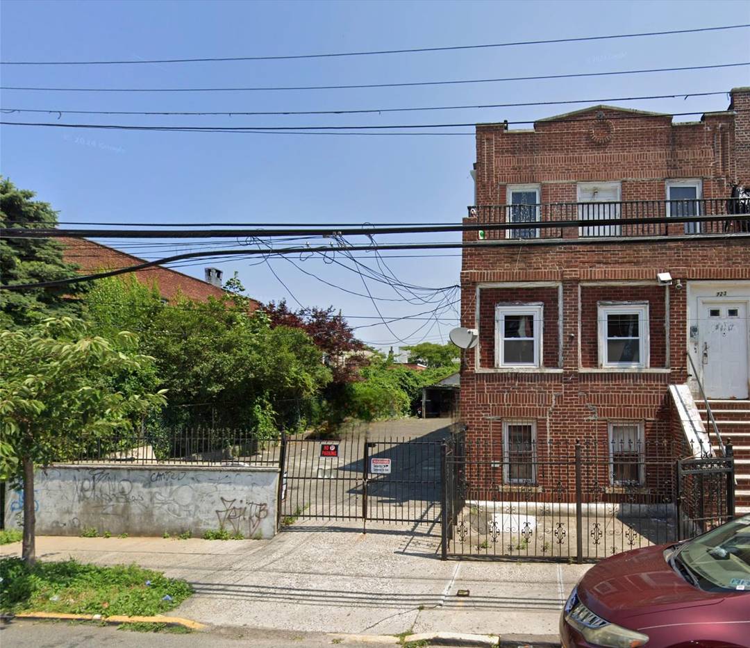 Vacant lot 25x114 zoned R5 totaling roughly 2, 856 sq ft.
