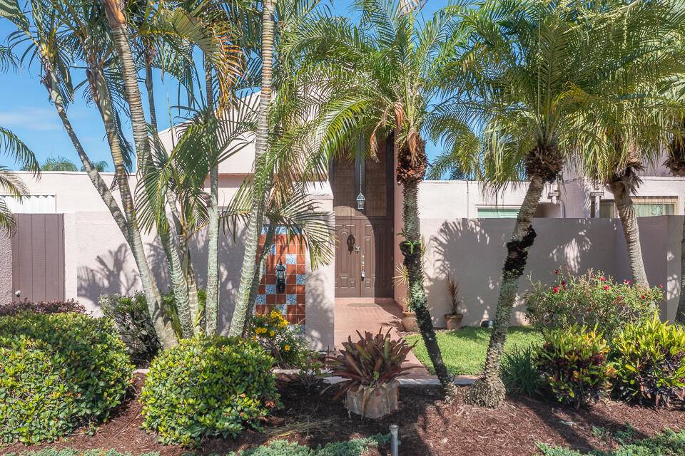 Stunning and spacious 3BD 2BA villa the largest model in The Villas of Sandpiper Bay.