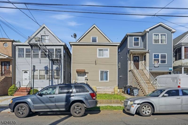 Maple Ave Elizabeth City New Jersey Multi-Story