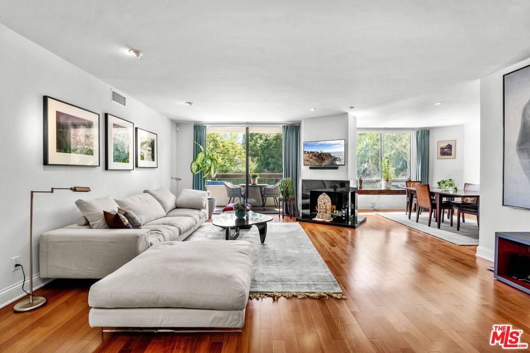 851 N Kings Rd 2BR Sunset Strip La