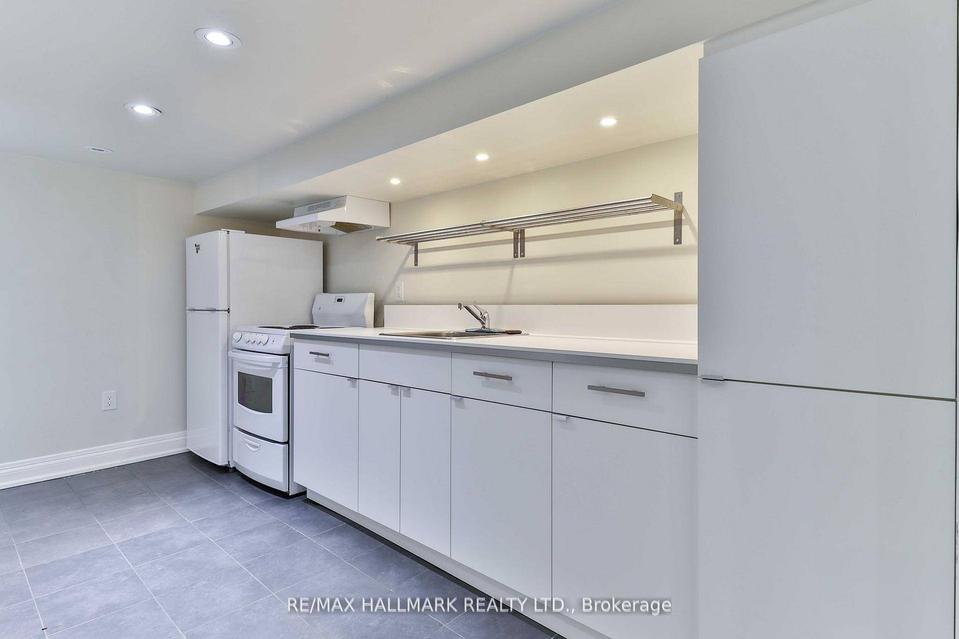 Extremely Desirable Junction Triangle Neighbourhood !