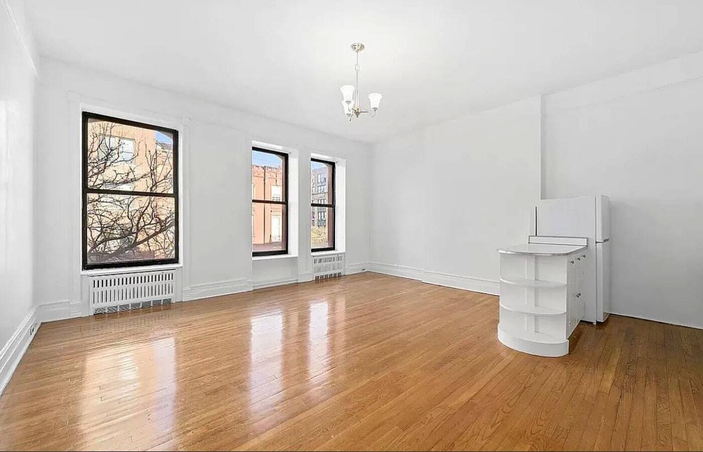 Just Listed Oversized Studio in Prime Upper West Side Brownstone Spacious and sun filled studio located just off West 73rd Street and Columbus Avenue in a well maintained brownstone.