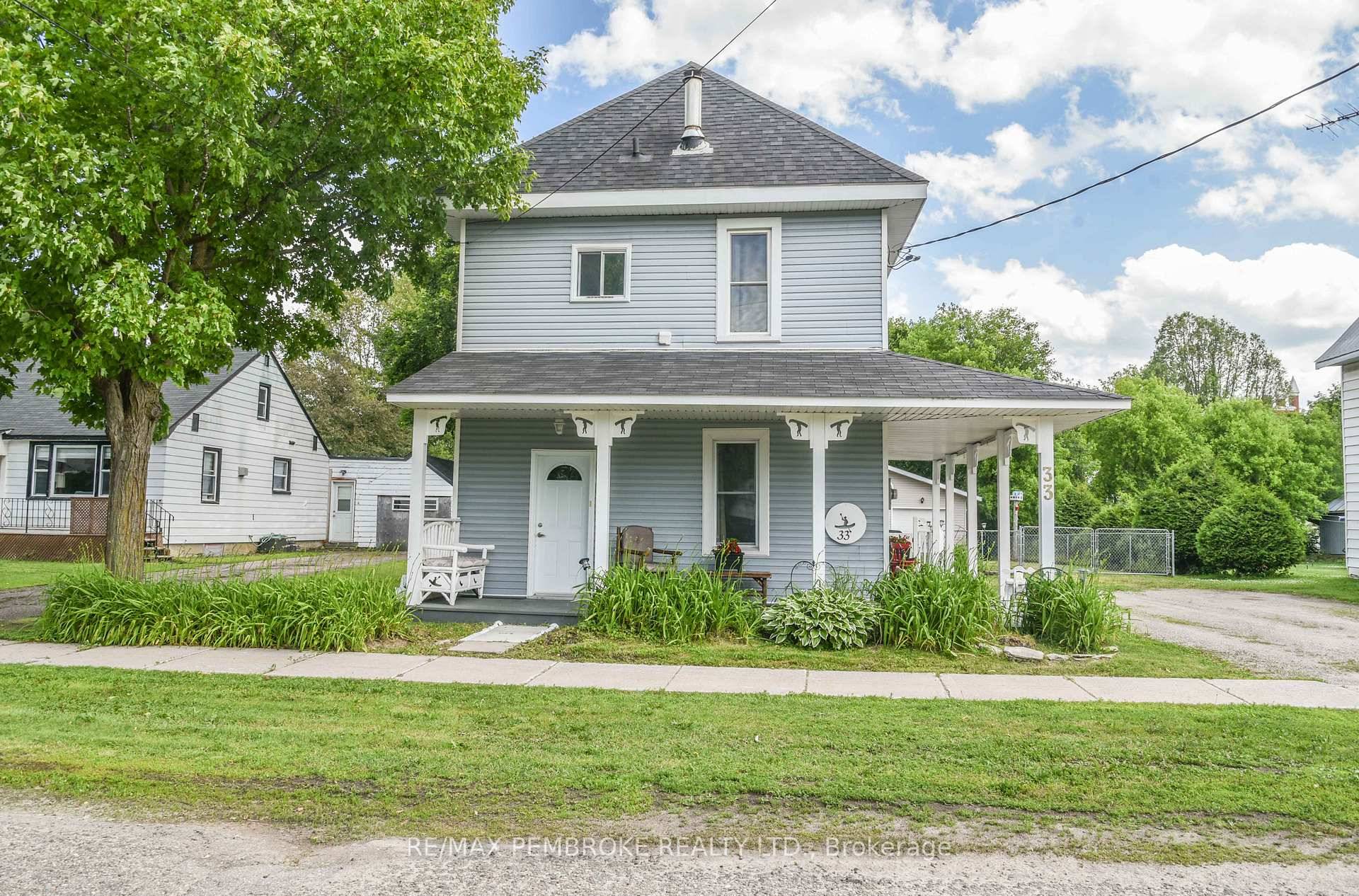 Charming Century Home in the Heart of Beachburg.