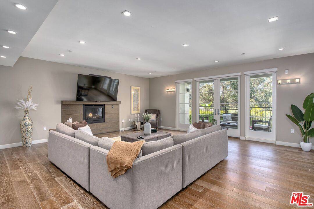441  S Barrington Ave 3.0 Brentwood LA