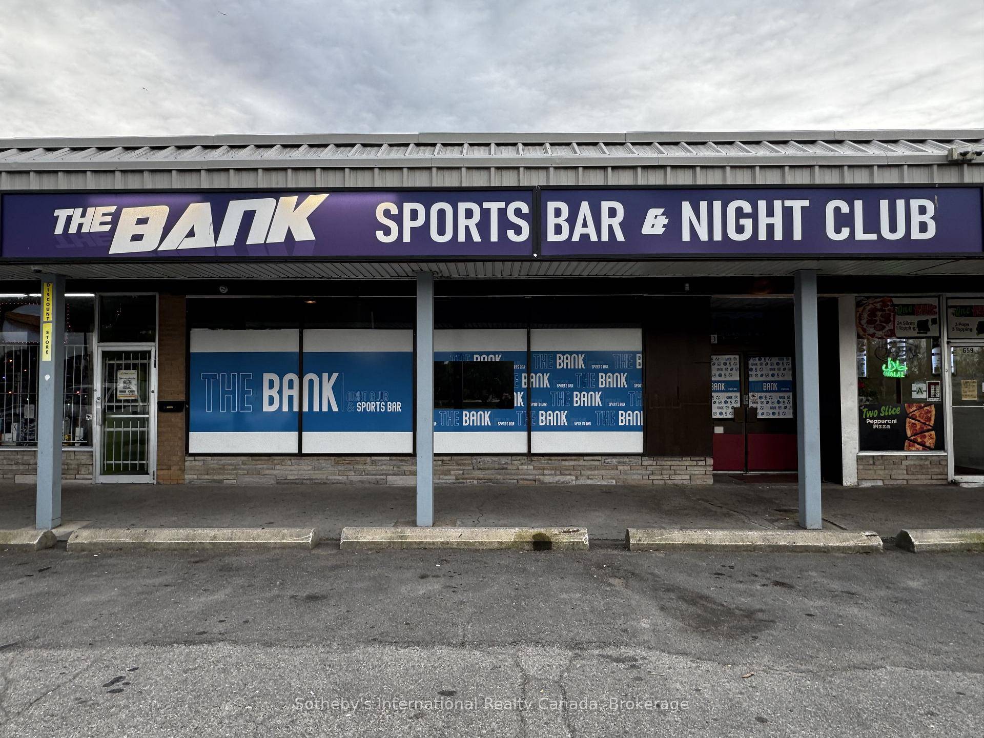 Opportunity awaits in this expansive 3, 000 sqft unit at 661 Colborne St, a landmark plaza in Brantford's bustling Colborne St corridor.