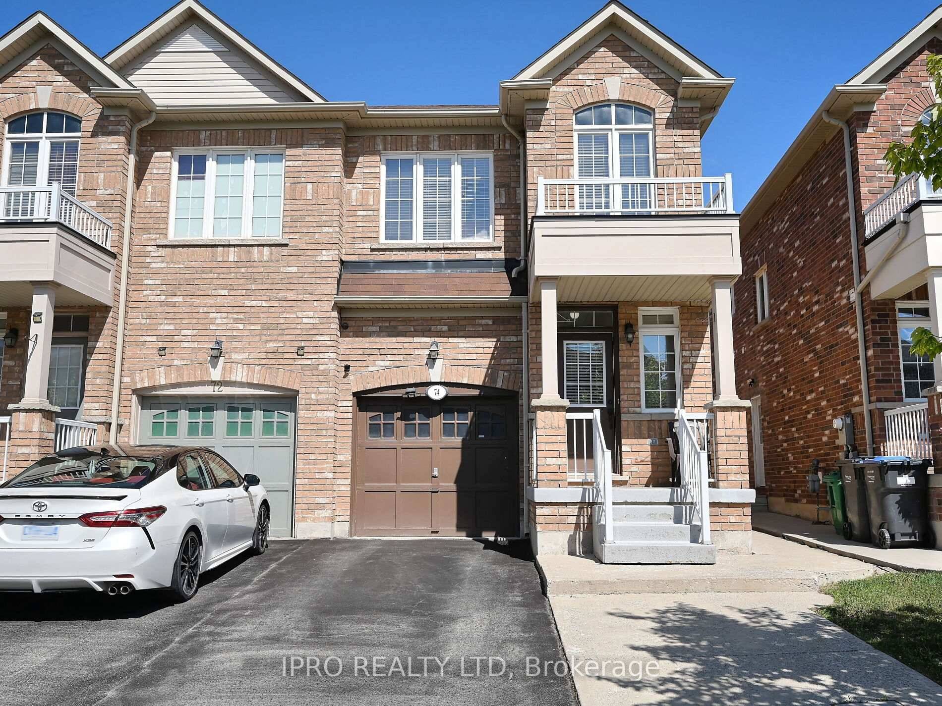 Stunning 4 1 Bedroom Semi Detached House Close to Mount Pleasant Go Station, Parks And Public Transit.