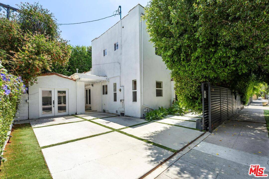 7614   Willoughby Ave 3BR Hollywood Hills East La
