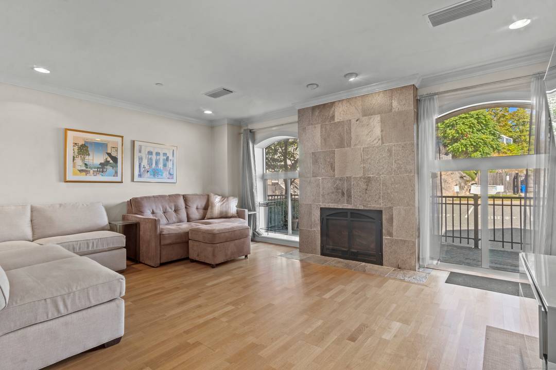 The living is easy in this upscale and beautifully renovated one bedroom condo in an elevator serviced historic luxury building located on the Mystic River.