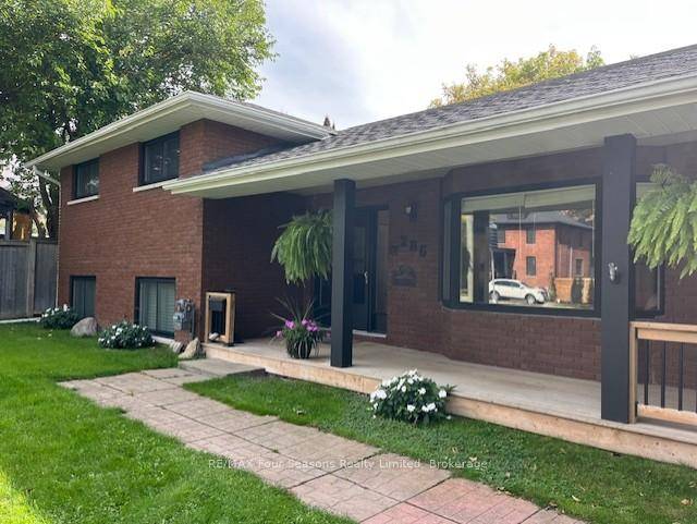 SKI SEASON RENTAL Available Oct April flexible 3 month min in Collingwood Perfect Location, this FURNISHED 3 1 bedroom, 2 bath, ideally located on a spacious 66 x 165 ft ...