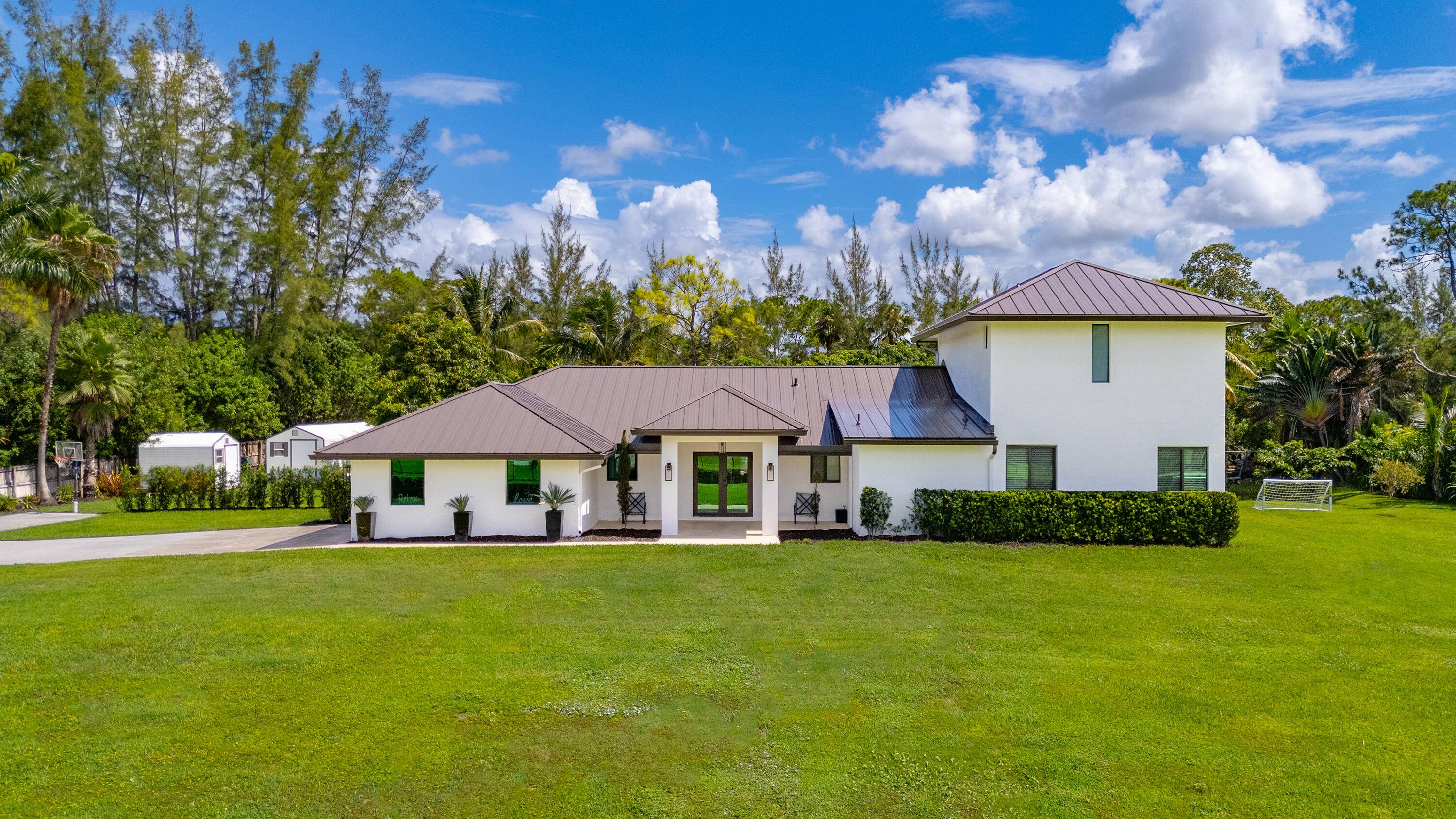 1. 3 Acres of Pure Elegance.