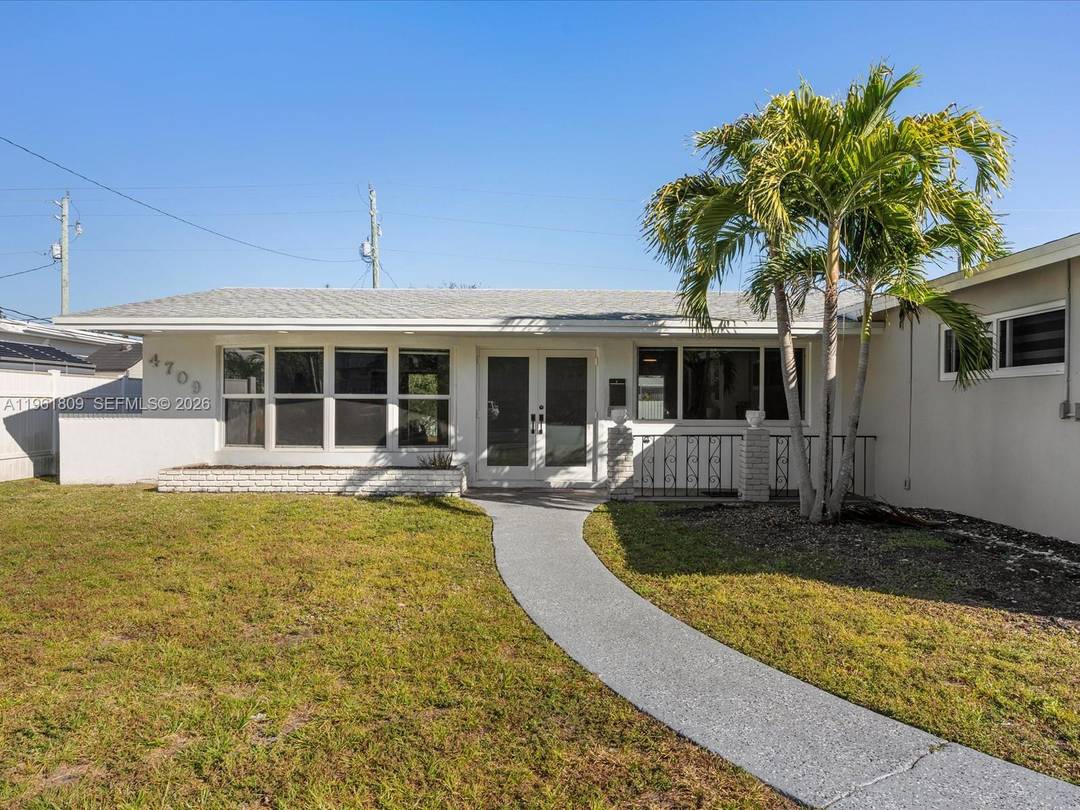 This spacious 4 bedroom, 2 bath home is ideal for both families and investors and is located in the desirable Hollywood Hills neighborhood, just minutes from Memorial East and Joe ...