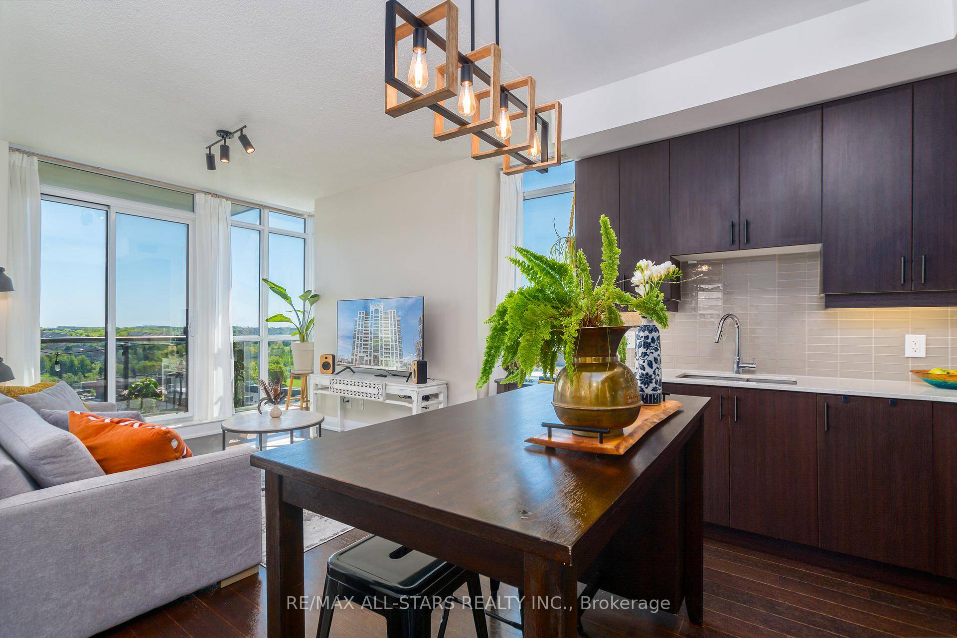 Welcome to Flato's ArtHouse Condos in Markham, Suite 911 a beautifully appointed 2 Bedroom Den piece of luxury in the sky.
