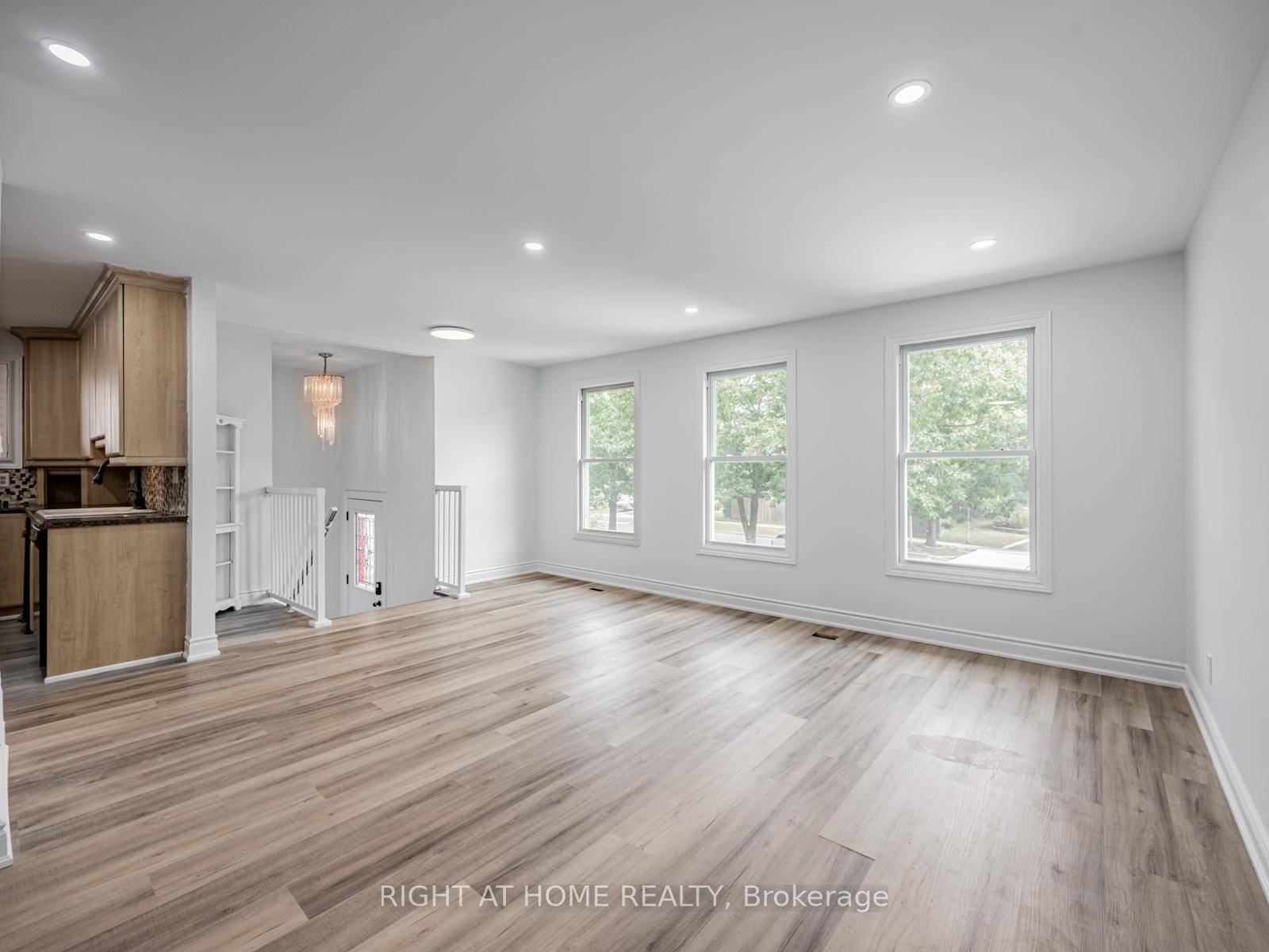 3 BEDROOMS. 2 FULL WASHROOMS.