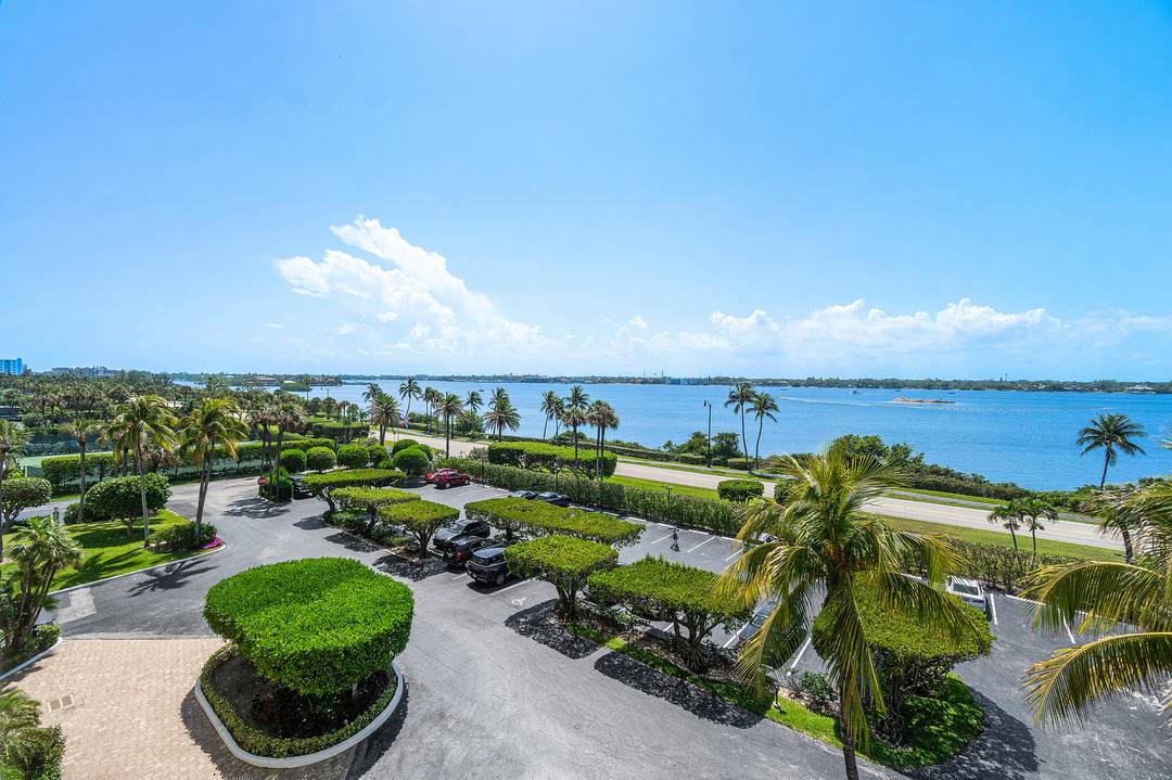 Wake up to spectacular sunrises over the ocean, wind down with stunning sunsets over the Intracoastal Every day feels like a getaway.