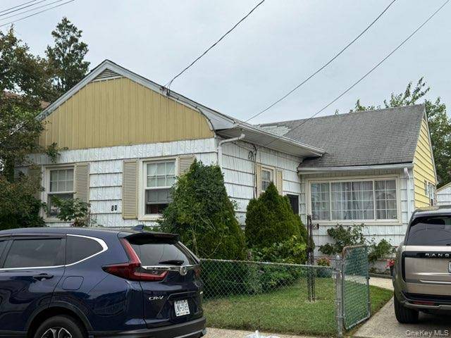 Welcome to This Cozy Single Family Home in Elmont !