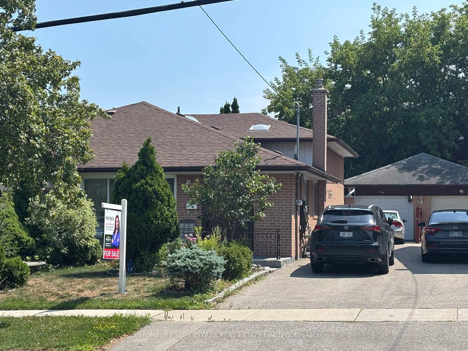 Bright, Spacious amp ; Immaculately Maintained Semi Backsplit in a Prime Family Neighbourhood.