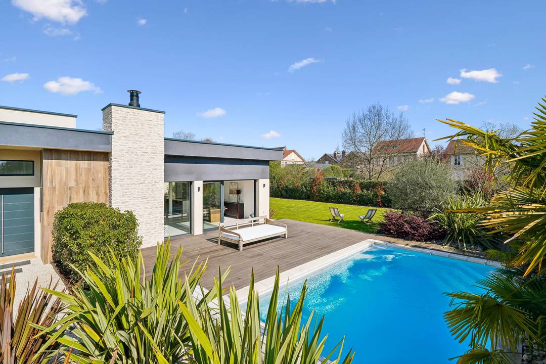 Villa contemporaine d’exception avec piscine, au calme absolu aux portes du Vésinet