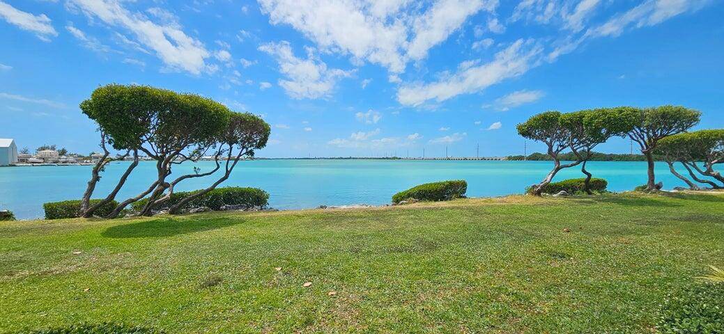 This beautiful waterfront villa is located in the sought after Upper Sunset Village area within the Village at Hawks Cay.