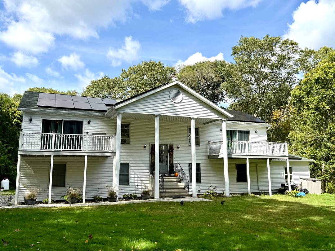 Available Immediately ! This TURNKEY sprawling 6 bedroom, 3 bathroom home is available for you !