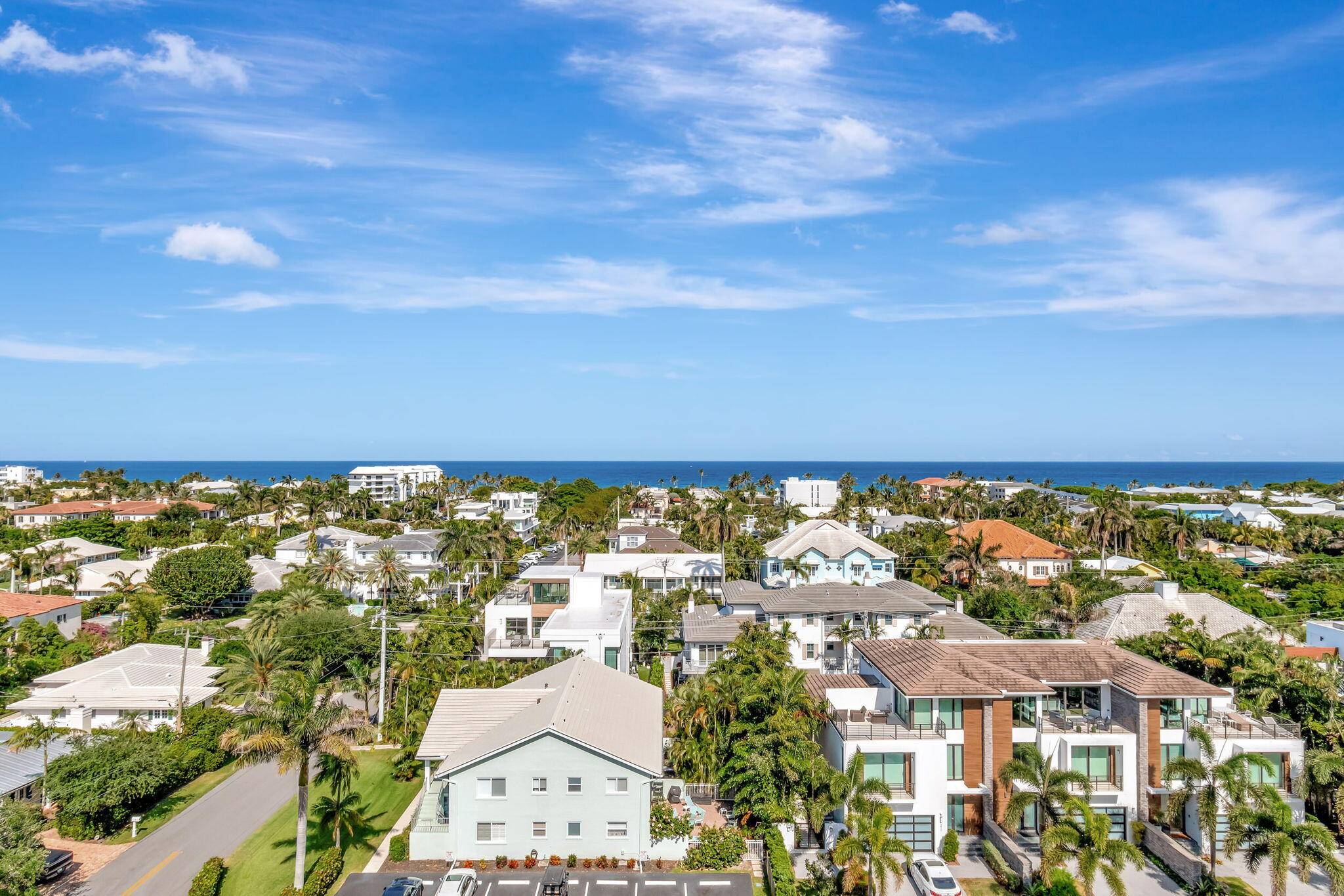 Glorious Spectacular Views from this Highly Desirable 05 Stack NE CORNER 9th Floor SPLIT BR Plan in North Building.