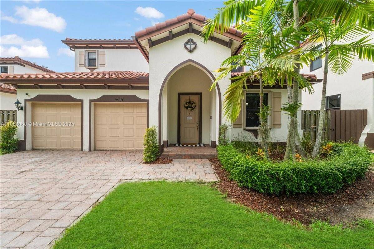 Spacious 5BR 3BA home in sought after Venetian Parc.