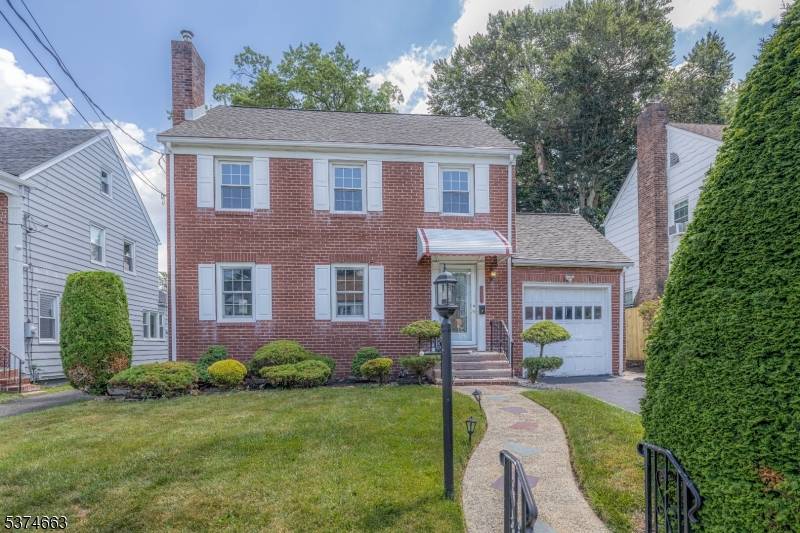 Freshly Painted and refinished hardwoods, 4 bedroom 2 and 1 2 bathroom Classic Colonial on Battle Hill one of the areas most sought after neighborhoods with a manicured Yard, This ...