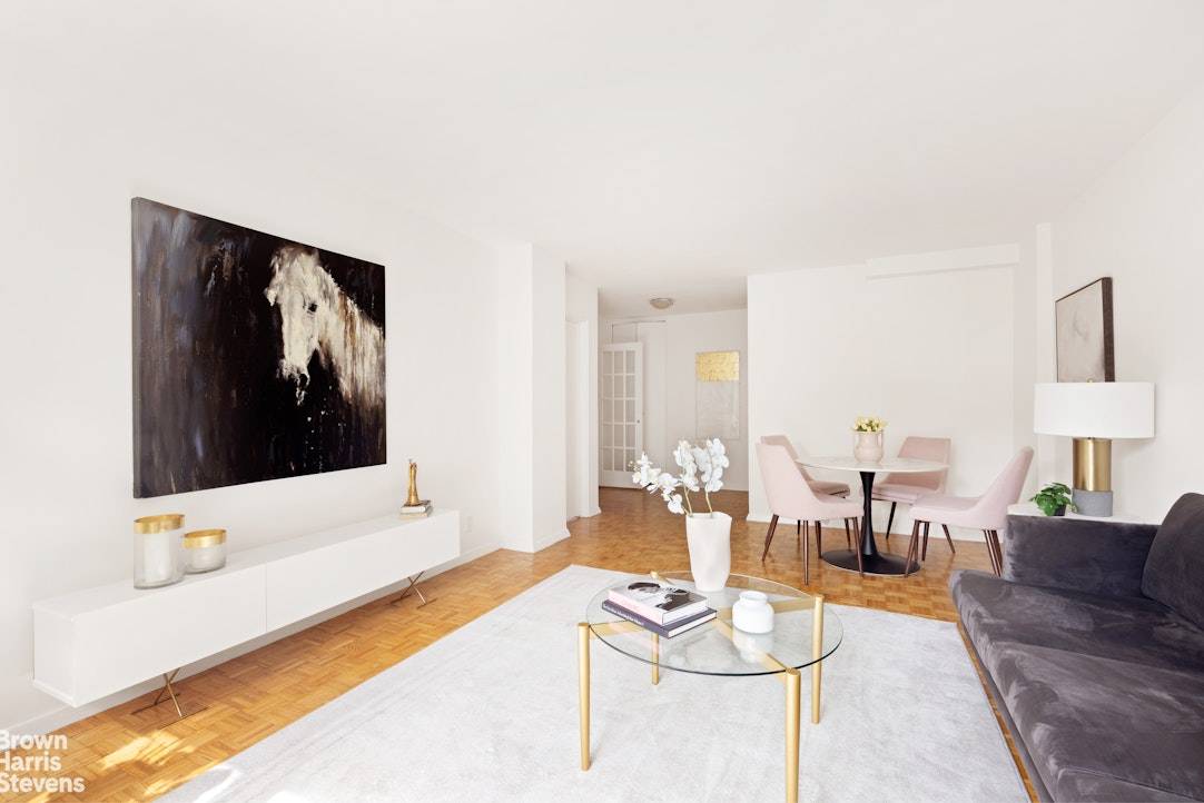 Sunny 1 Bedroom Retreat in Yorkville This spacious and airy 1 BR Co op must be seen to be believed !